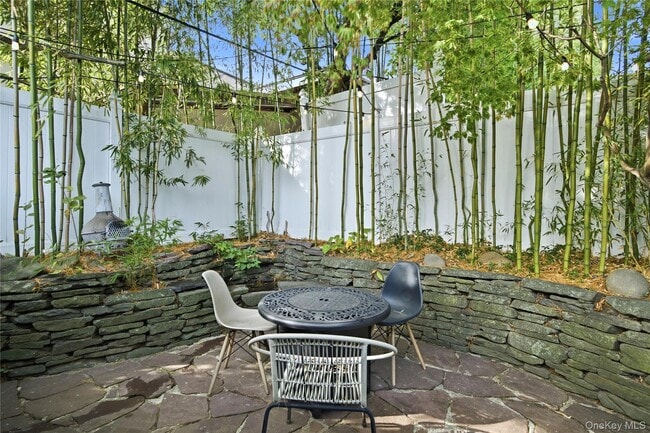 Building Photo - 33 Lydecker St