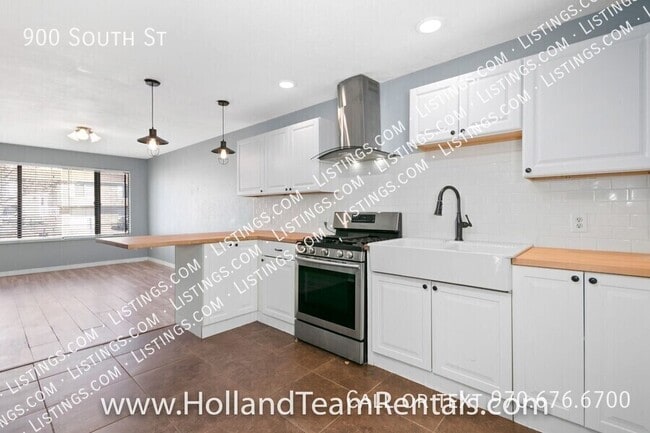 Building Photo - 900 South St