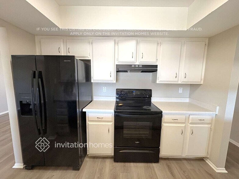 Building Photo - 5720 N 48th Ln