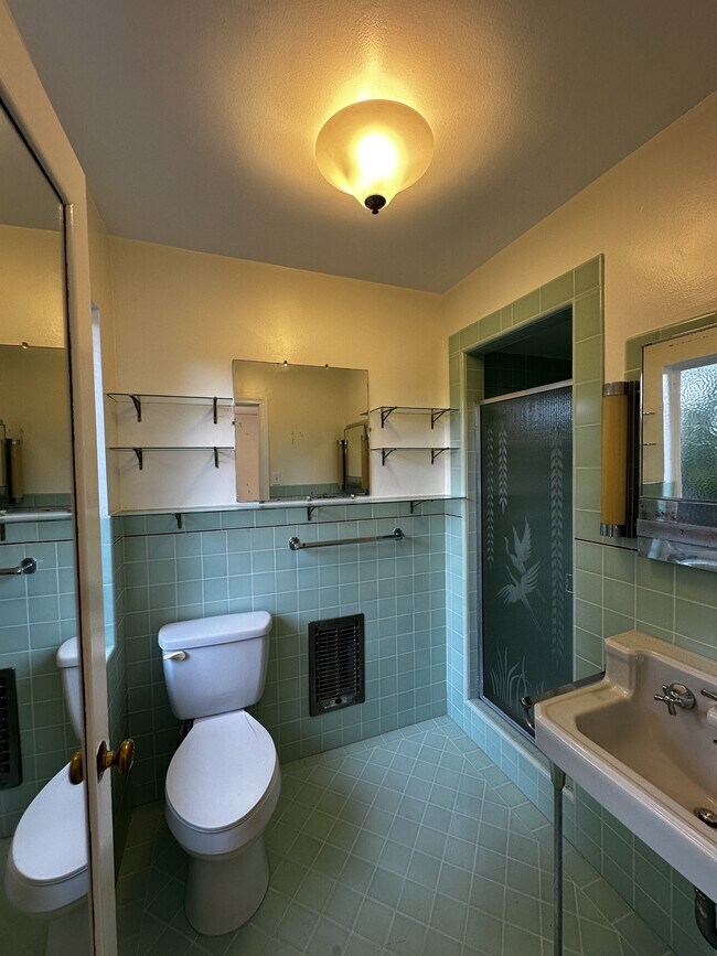 Building Photo - 2036 Braemar Rd