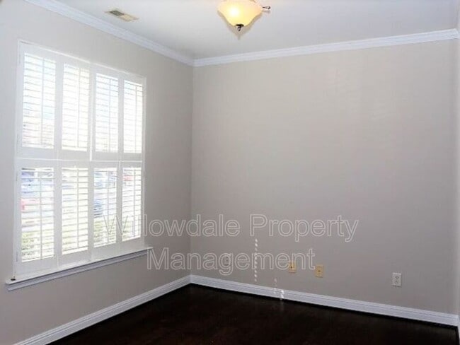 Building Photo - 308 Hamlet Park Dr