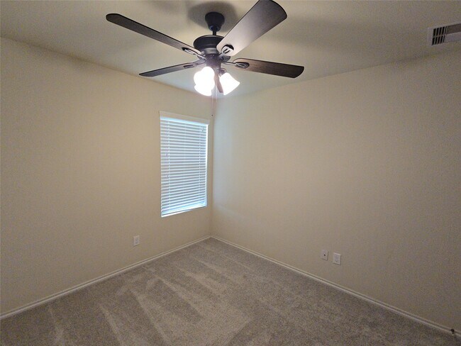 Building Photo - 810 Lightningbug Ln