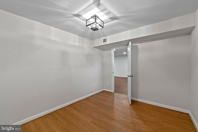 Building Photo - 7722 Yalta Way