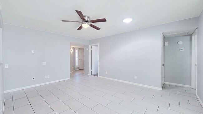 Building Photo - Townhome with two car garage! Community pool!