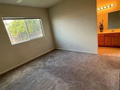 Building Photo - 3 bedroom 2 bath in Dry Creek School District.
