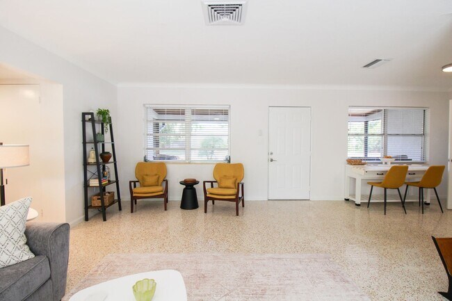 Building Photo - West of Trail Mid-Century Gem with New Designer Kitchen & Oversized Corner Lot