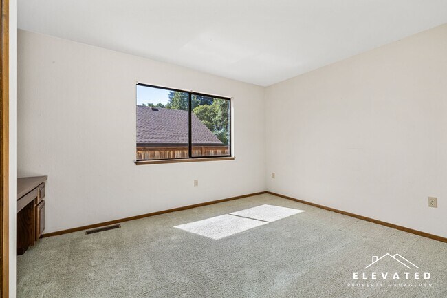Building Photo - 2609 Fir Park Way