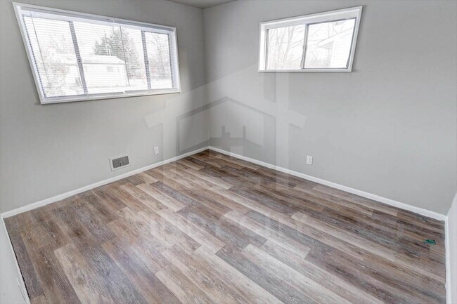 Building Photo - 750 S Dequincy St