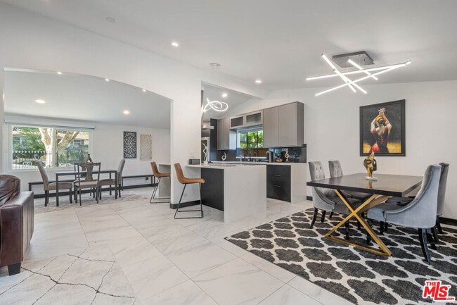 Building Photo - 20412 Oxnard St