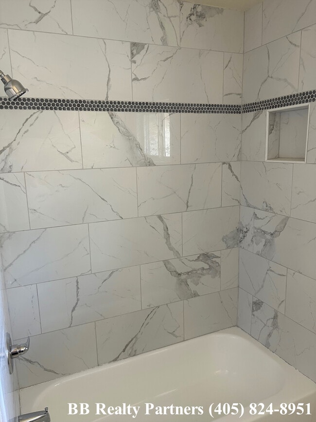 Building Photo - 2718 S Richmond Ave