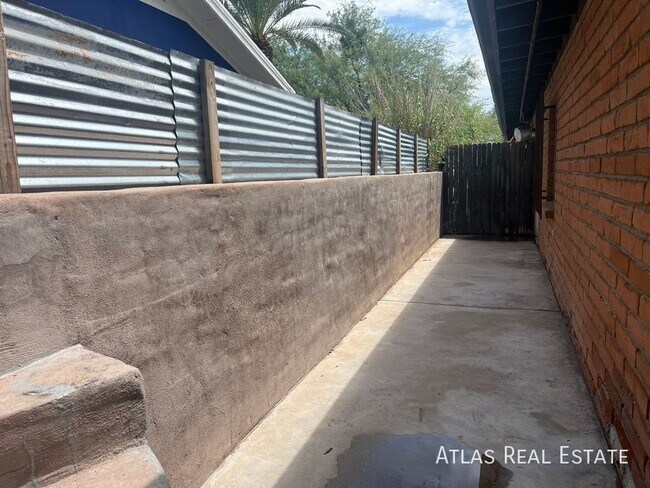 Building Photo - 40 N Westmoreland Ave