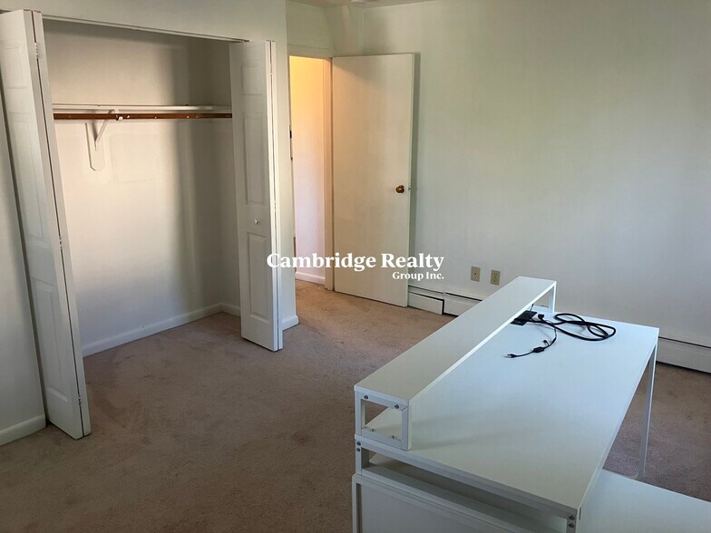 Building Photo - 42 Belmont St