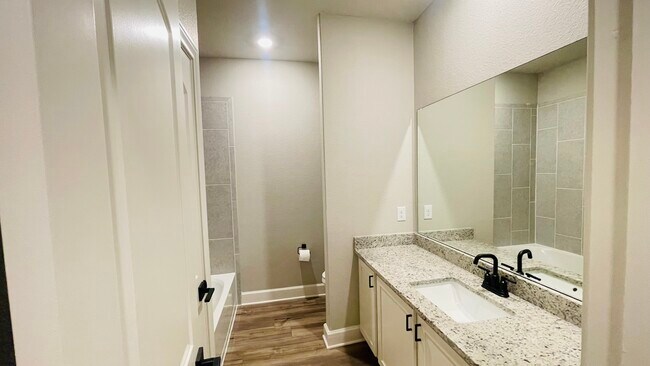 Building Photo - 2104 Hardwick Dr