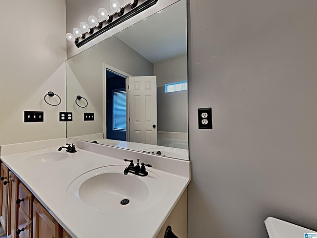 Building Photo - 208 Tocoa Cir