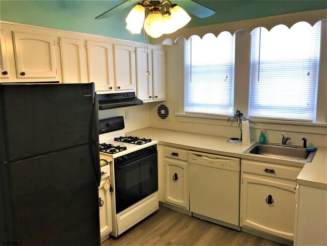 Building Photo - 119 N Jasper Ave