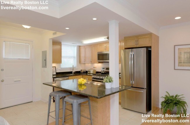 Building Photo - 585 VFW Parkway