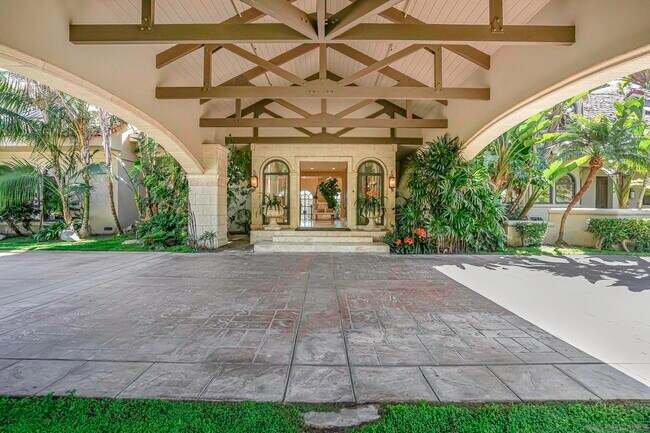 Building Photo - 5305 La Crescenta Rd