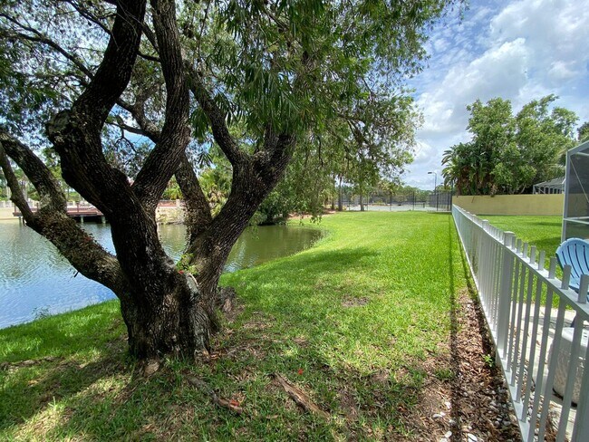 Building Photo - 511 SW Hampton Ct