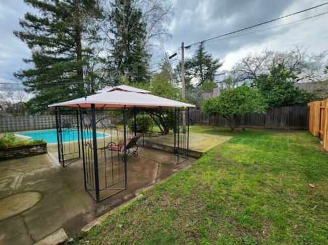 Building Photo - Move In Special: Central Roseville, Pool, Gardner Single Story Large Yard,  3 bedrooms, 2 baths, ...