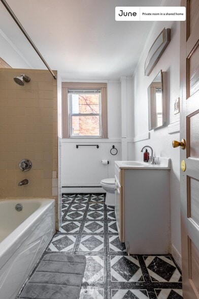 Building Photo - Room in Shared 3 bed/1 bath home in Roxbury
