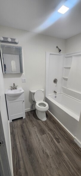 Building Photo - 619 Tracy St