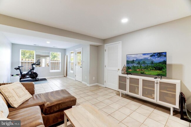 Building Photo - 2520 Banshire Dr