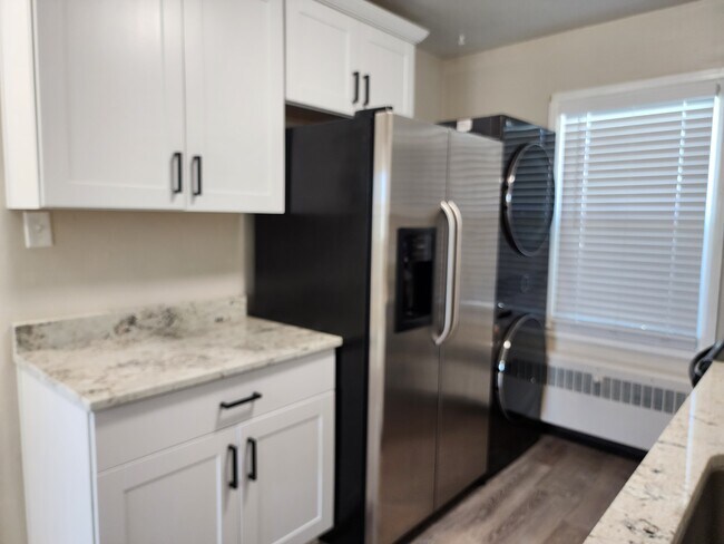 Building Photo - 210 E 4800 S