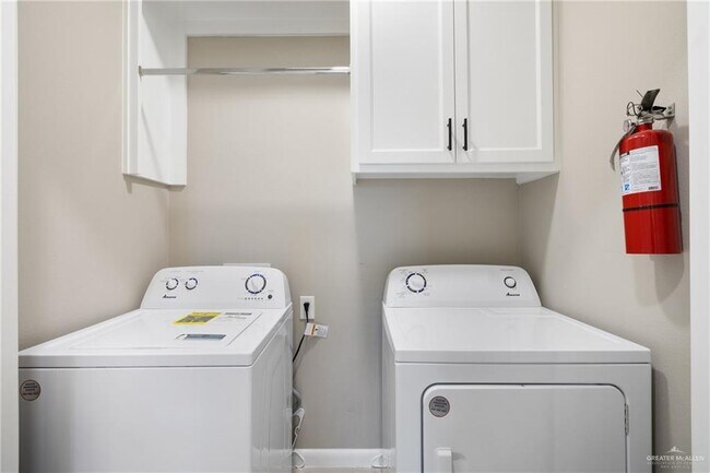 Building Photo - 9 N Hester St