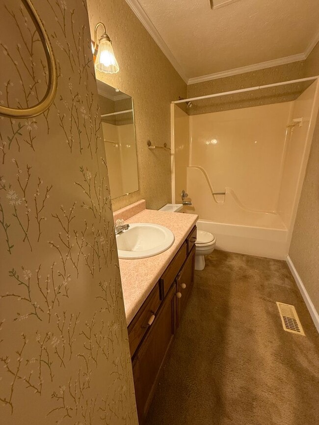 Building Photo - 102 Hickory Hill Dr