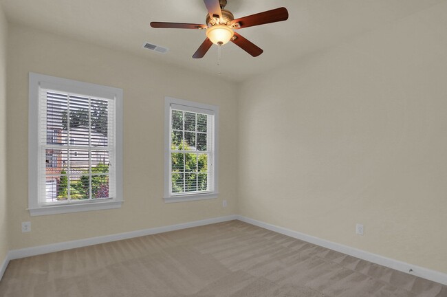 Building Photo - Luxury Living in Meadowvale – 4BR/3.5BA Duplex with Over 2,800 Sq Ft