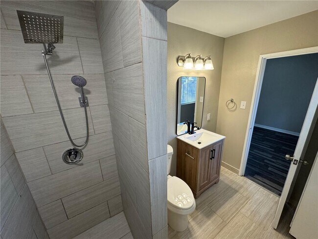 Building Photo - 303 Evergreen Hill