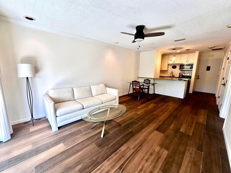Building Photo - 1815 Robalo Dr