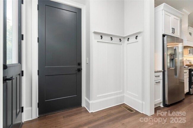 Building Photo - 805 Naples Dr