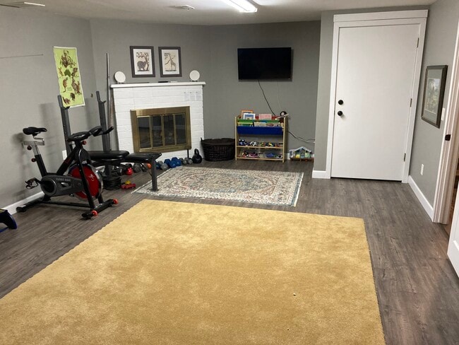 Building Photo - 9619 E 9th Ave