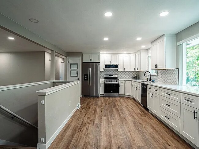 Building Photo - Remodeled 3 bedroom, 3 bath home with additional non-conforming bedroom in basement