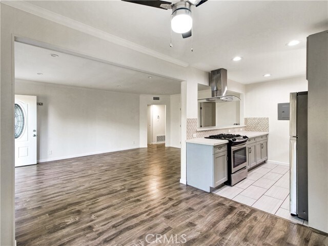Building Photo - 1040 N Sierra Bonita Ave