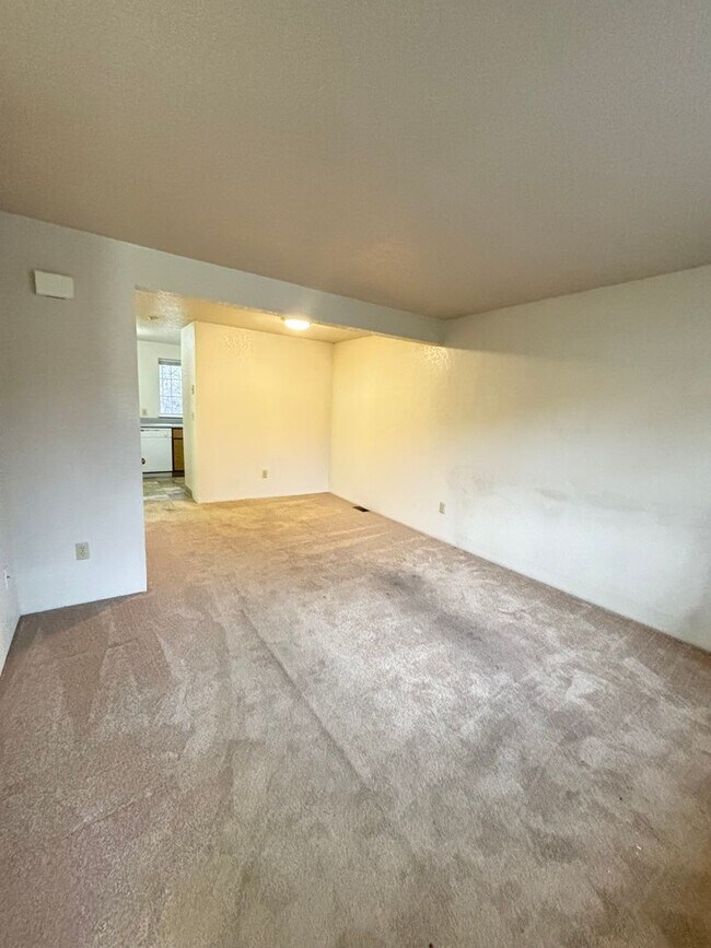 Building Photo - Grant Creek Condo