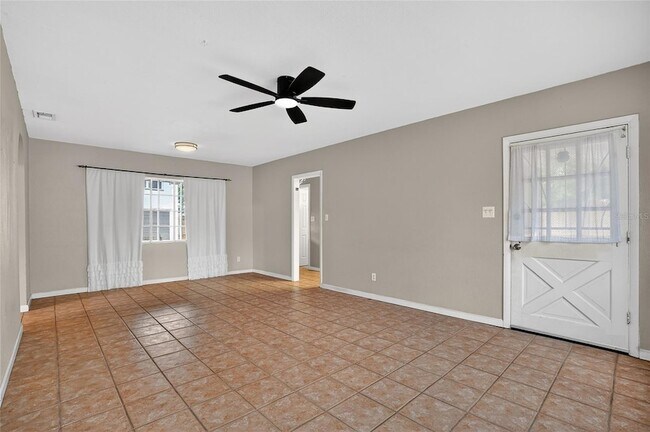 Building Photo - 755 Alamanda Way S