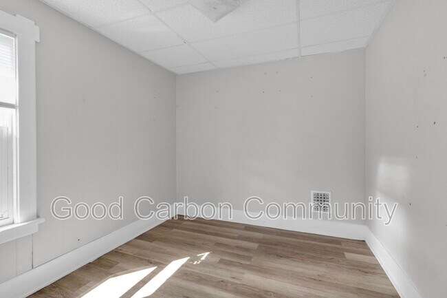 Building Photo - 2273 Delaware Ave