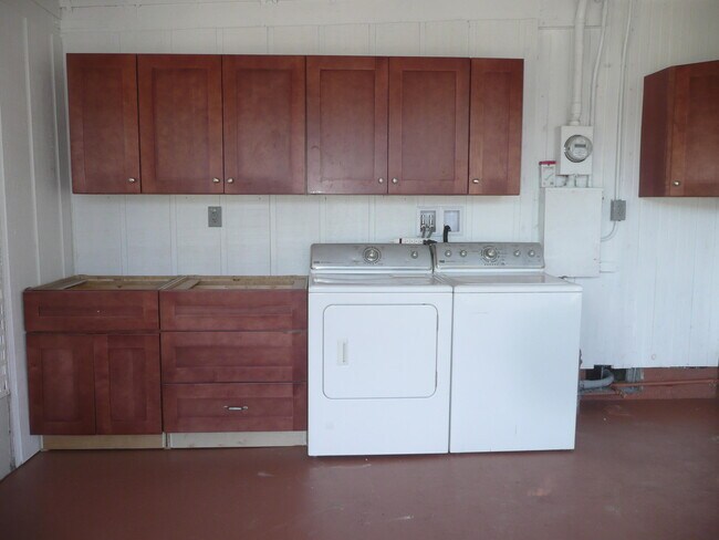 Building Photo - 525 24th Ave N