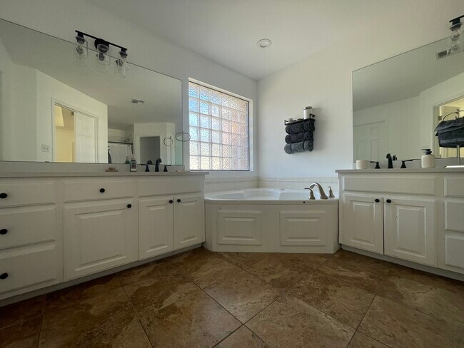Building Photo - 6264 Lemans Dr