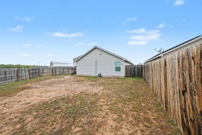 Building Photo - 3BED/2BATH HOUSE AVAILABLE FOR LEASE!