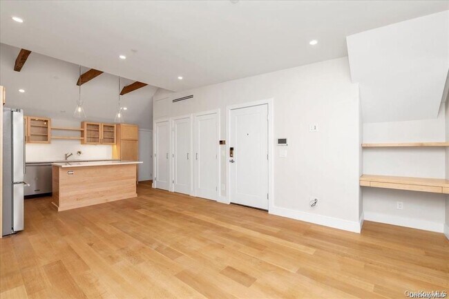 Building Photo - 108 South St