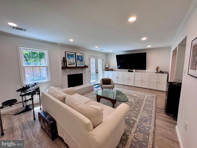 Building Photo - 6621 McLean Ct