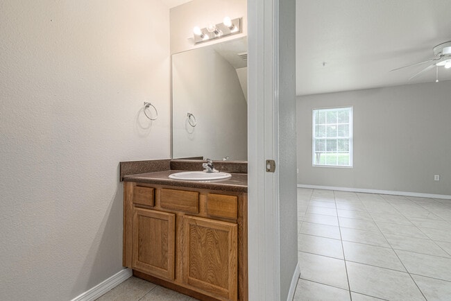 Building Photo - 100 Corwin Dr