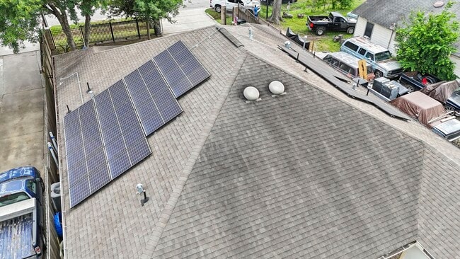 Building Photo - 631 Apache St