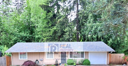 Building Photo - Wonderful 3 Bedroom, 1 Bath With Garage an...