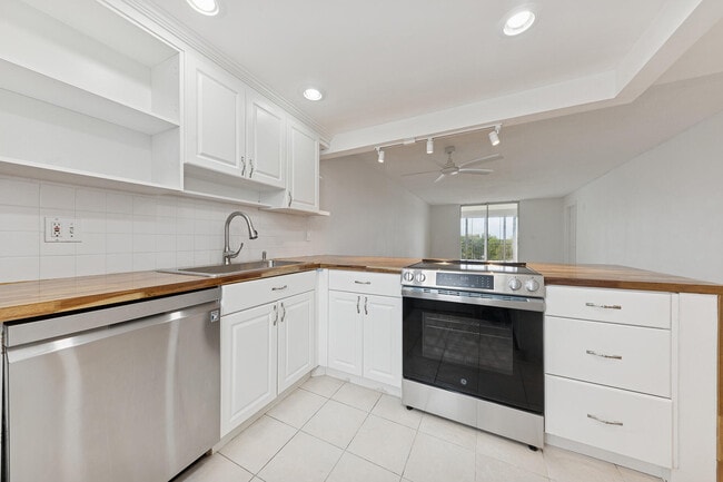 Building Photo - 6161 NW 2nd Ave