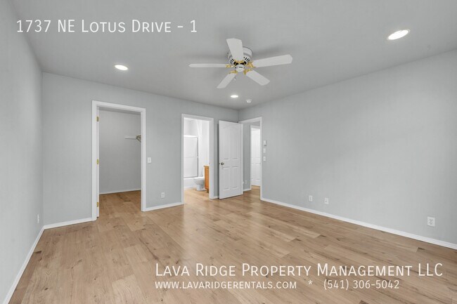 Building Photo - 1737 NE Lotus Dr