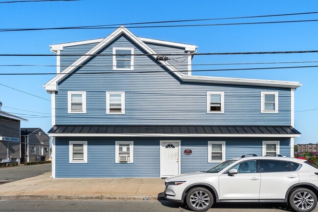 Building Photo - 585 Shirley St